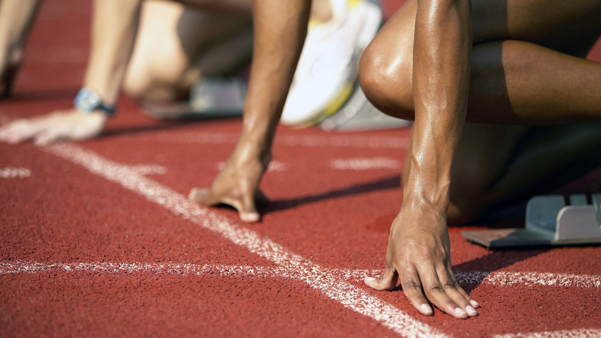 赛道与绿茵的跨界狂想，当F1街道赛上演足球终局绝杀